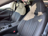 ・助手席:運転席と同様にパワーシート、ランバーサポート付。フロントシート両方は、シートヒーターとベンチレーションが装備されているため、夏や冬のシートの温度を気にすることなく使用できます。