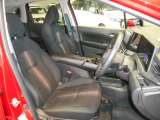 フロントシートは程よくホールド感のある形状をしておりドライバーさんの運転をサポート。へたりも無く綺麗な状態のシートです。
