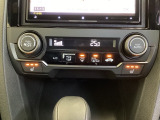 パネル内のシートヒータースイッチは前席の左右別々に3段階で温度設定ができます。