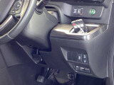 純正のETCや、両側電動スライドドア等のスイッチは、運転席右側にあります。