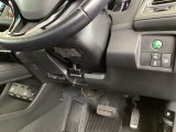 燃費をよくするECON、横滑りを防ぐVSAなどのスイッチは、運転席の右側、手の届きやすい位置にあります。