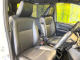 【問合せ:0749-27-4907】【合皮レザーシート】汚れのふき取りが容易でメンテナンスもが簡単な、機能性に優れる合成皮革を採用した上質なシートです。座り心地もよく、高級感あふれる心地良い車内空間