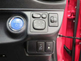 パワースイッチ、ドアミラースイッチ、手動光軸調整ダイヤル、車両接近通報一時停止スイッチ、ナノイースイッチ。