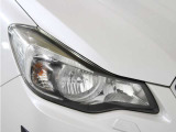 HID(ディスチャージド)ヘッドライトが明るく遠くまで照らし、夜道や雨天などでの走行をサポートします。