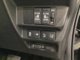 ★運転席の周りには手の届く範囲に、Hondaセンシング用のメインスイッチ・電動スライドドアの操作スイッチ・ETCがついています。