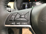 ナビと連動している、ステアリングスイッチが付いています!音量の操作や、チャンネルの変更が手元でできるので、安全運転に繋がります!