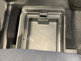 車検証も収納できる助手席シートボックス★その分グローブボックスに収納できます!