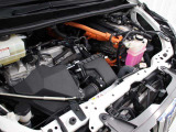 ZR-FXE型 1.8L 直4 DOHCエンジンと5JM型 交流同期電動機のハイブリッドシステム搭載、FF駆動です。