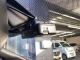 ドライブレコーダーは、車の運転中に前方の映像を記録する装置です。万が一の事故の際に、状況を記録して証拠として利用することができます。