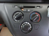 エアコン操作部。お好みの温度に設定して快適なドライブをお楽しみください。