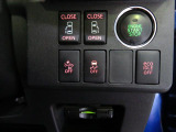 プッシュボタンで楽々エンジンスタート。リヤ両側電動スライドドアです。衝突警報をはじめ装備集中スイッチが付いています。ETC付いてます。高速道路の必需品。