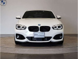 【BMWの伝統-1】BMWの特徴的な“キドニーグリル”は、80年以上続く伝統の形でございます。変わらないこだわりのデザインが、プレミアムブランド“BMW”を創り出します。