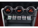 左右独立で温度コントロール出来るフロントオートエアコンです♪0.5度刻みで温度設定ができるので、運転席・助手席どちらも我慢せず快適な温度で過ごせます。