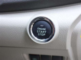 【プッシュスタートボタン】ブレーキを踏みながらスイッチを押すだけで、エンジンがかけられます!キーの差込は不要で、押すと橙色に点灯しますので、分かり易いですね♪