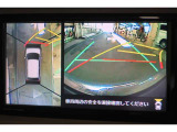 パノラミックビューモニター付きです。車両を上から見たような映像をディスプレイオーディオ画面に表示。運転席からの目視だけでは見にくい、車両周辺の状況をリアルタイムでしっかり確認できます。