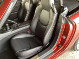 運転席・助手席のエアバッグに加え、サイドエアバックは防御姿勢が取りづらい車両側面から乗員を守ります。