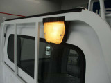 ワーキングランプ(12V 21W)取付済。荷台を明るく照らし、夜間の作業などに役立ちます。