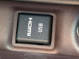 HDMI端子があります。携帯の画面を映し出すことができます。