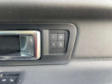 運転席と助手席にはシートメモリーが付いておりますので、運転手交代の際にもすぐにシートポジションを変えられます。