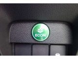 「ECON」ボタンとは、ミッションとエアコンを自動的制御する為、より燃費向上につながります!