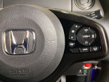 ハンドル内の右側には、Hondaセンシング系のクルーズコントロールやレーンキープアシストなどのスイッチが装備されています!。ハンドルから手を離さず安全に操作できます!。
