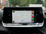 AppleCarPlay/AndroidAutoに対応するスマートフォン接続機能「Peugeotミラースクリーン」を搭載。