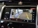 【サラウンドカメラ(360°カメラ)】全方位の死角となる部分や発進時・駐車時・細い路地からの運転などカメラを通してモニターで確認することが可能です。