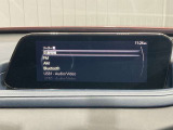 Bluetoothを携帯電話とつなげると好きな音楽が車内でいつでも聴けますよ★ HDMI端子に専用ケーブルを差し込むとナビで動画を楽しめます★