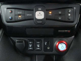 ■オートエアコン。USB&AUXコネクター。運転席&助手席シートヒーター。■後席用シートヒータースイッチは助手席横に有。