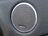【MERIDIANサウンド】「MERIDIAN」のサウンドシステムを搭載。低音から高音までをクリアに再現し車内に臨場感溢れる音響空間を提供致します。