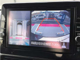 バックカメラの映像と合わせてアラウンドビューモニターで上から見下ろしたように車周辺の確認ができます。