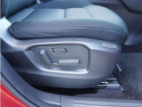 運転席の座席位置は電動で調整することができます。また、2名まで座席位置の記憶をすることが可能です。