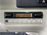 お好みの温度に設定すれば、車内の温度を検知し自動で調整してくれるオートエアコン!暑い、寒いと何度もスイッチを操作しなくても済みます☆☆