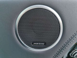 【MERIDIANサウンドシステム】標準の英国の歴史あるオーディオブランド「MERIDIAN」の音響システムを搭載。車内音響を臨場感豊かに、いつものドライブを「想い出」に変えてくれます。