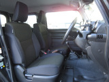 身体をフィットしサポート感も良いフロントシートは乗り心地も大変良いです。また、エアーバックは両席に装備で安全性も良くて安心ですね!
