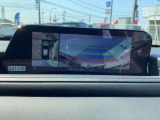 360°ビューモニターでは前後左右4つのカメラ映像をさまざまな走行状況に応じて切り替えてセンターディスプレイに表示することで、駐車時や狭い道でのすれ違い時、見通しの悪い交差点進入時でも安心感を高めます