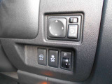 さまざまな安全機能の設定ボタンが一箇所にまとまっているからとても使いやすいです!運転席からでもスライドドアの操作が可能です