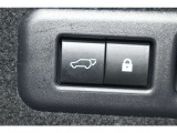 このボタンを押すとトランク(バックドア)を電動で閉める事ができます。