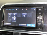 ナビゲーションはトヨタ純正SDナビ(NSZT-W66T)を装着しております。AM、FM、CD、DVD再生、Bluetooth、音楽録音再生、フルセグTVがご使用いただけます。