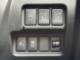 両側オートスライドドアです。インテリジェントキーや運転席のスイッチで簡単にドアの開閉ができるので、とても便利な装備です♪