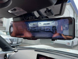 【デジタルミラー】後席の大きな荷物や同乗者で後方が確認しづらい時でも安心!カメラが撮影した車両後方の映像をルームミラー内に表示。クリアな視界で状況の確認が可能です!