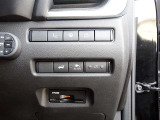 運転席の右側にはリモコンオートバックドア、メーカーオプションの100V AC電源のスイッチ、ビルトインのETC2.0等が付いています。