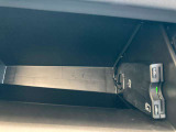 ETC車載機は助手席側のグローブボックス内部に取り付けられております。盗難防止に役立ちますし、邪魔になる事にもなりません!