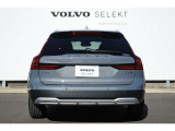 誰が見てもVOLVOと分かる「L」型のテールレンズは、後続車への視認性も良く安全に寄与します。
