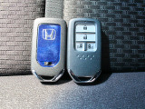 スマートキー付ですので、カバンの中やポケットに携帯するだけでドアロックの開閉・エンジンスタートが可能です!ボタン操作でもタッチセンサーでもドア開閉が可能で、しかもセキュリティ機能付きです!!