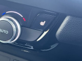 シートヒーターはエアコンと違い外気温などにほぼ左右されず数分で暖かさを感じることができます。また車内の乾燥を防いでくれる冬場に大活躍の機能です。