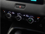 ◆オートエアコン装備◆ お好みの温度を設定をするだけで、後は、自動で風量を調節してくれます!快適にドライブが楽しめます。