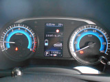 メーター内のカラーディスプレイには運転をサポートするさまざまな情報を表示!瞬間燃費などが表示できます。