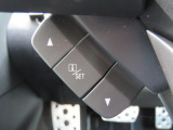 ハンドル左下には、メーター内ディスプレイの表示切替ボタンが付いています☆運転中もクルマの情報を見る事ができます。