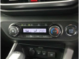 オートエアコン付きなので、温度を設定すれば自動的に過ごし易い温度に調整してくれますよ。車内をいつでも快適空間にしてくれます。